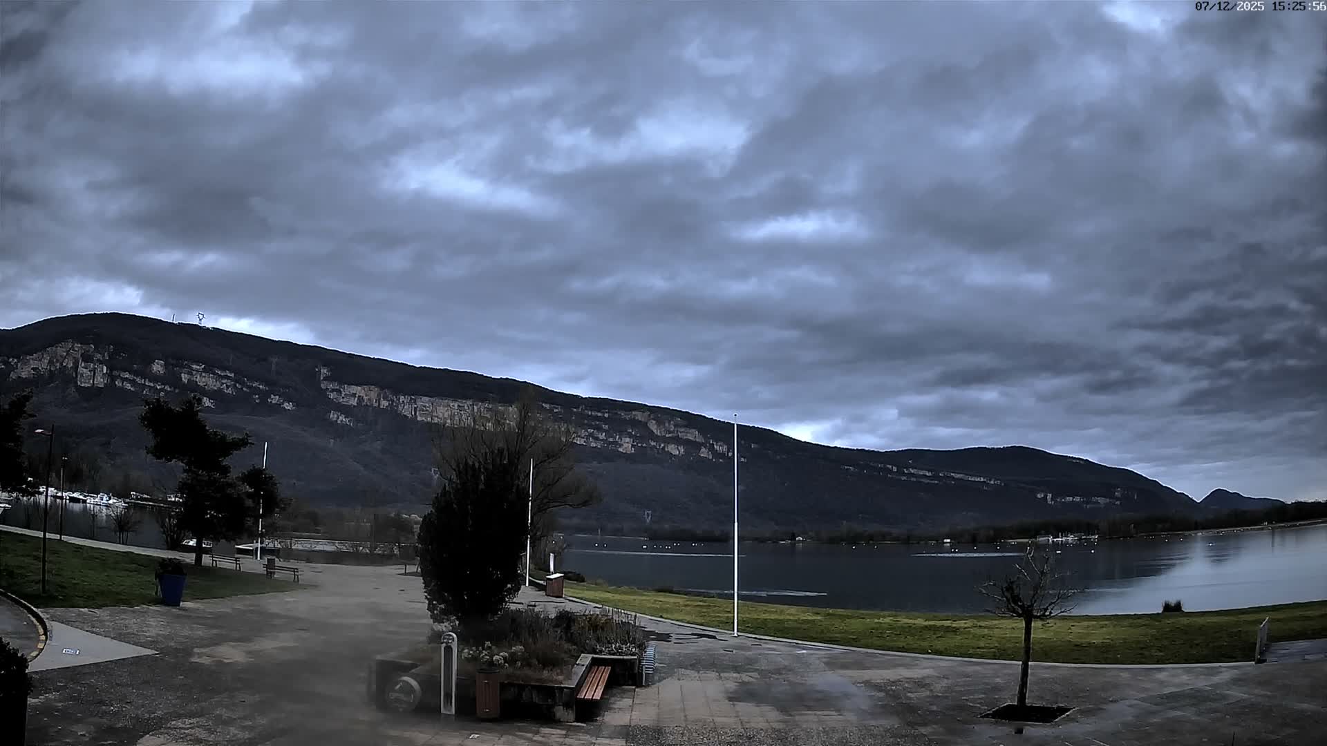 Montalieu-Vercieu, Vallée Bleue Base de Loisirs Leisure Park & Le Rhone River View Live Cam - Montalieu, Montalieu-Vercieu, La Tour-du-Pin, Isère, Auvergne-Rhône-Alpes, France