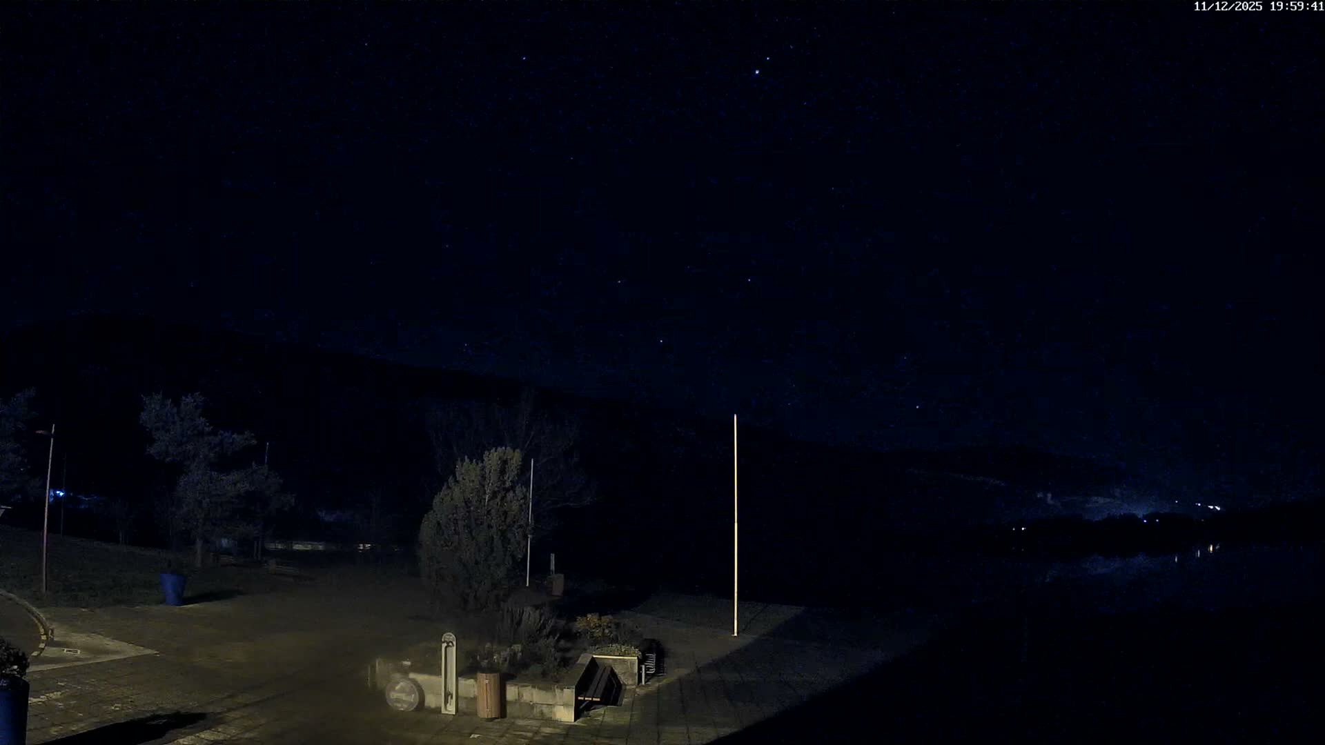 Montalieu-Vercieu, Vallée Bleue Base de Loisirs Leisure Park & Le Rhone River View Live Cam - Montalieu, Montalieu-Vercieu, La Tour-du-Pin, Isère, Auvergne-Rhône-Alpes, France
