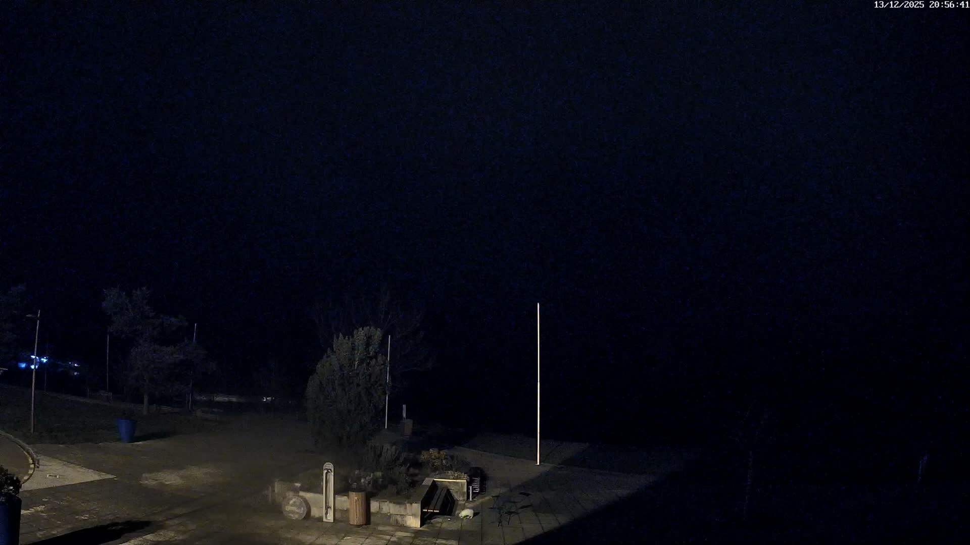 Montalieu-Vercieu, Vallée Bleue Base de Loisirs Leisure Park & Le Rhone River View Live Cam - Montalieu, Montalieu-Vercieu, La Tour-du-Pin, Isère, Auvergne-Rhône-Alpes, France