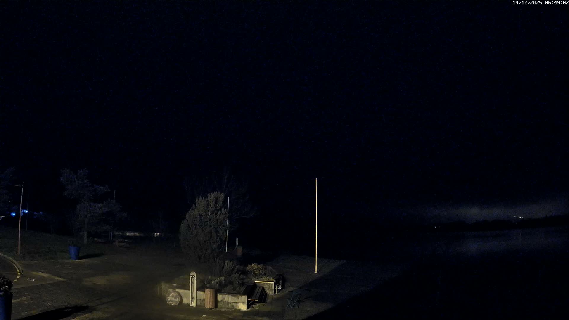 Montalieu-Vercieu, Vallée Bleue Base de Loisirs Leisure Park & Le Rhone River View Live Cam - Montalieu, Montalieu-Vercieu, La Tour-du-Pin, Isère, Auvergne-Rhône-Alpes, France