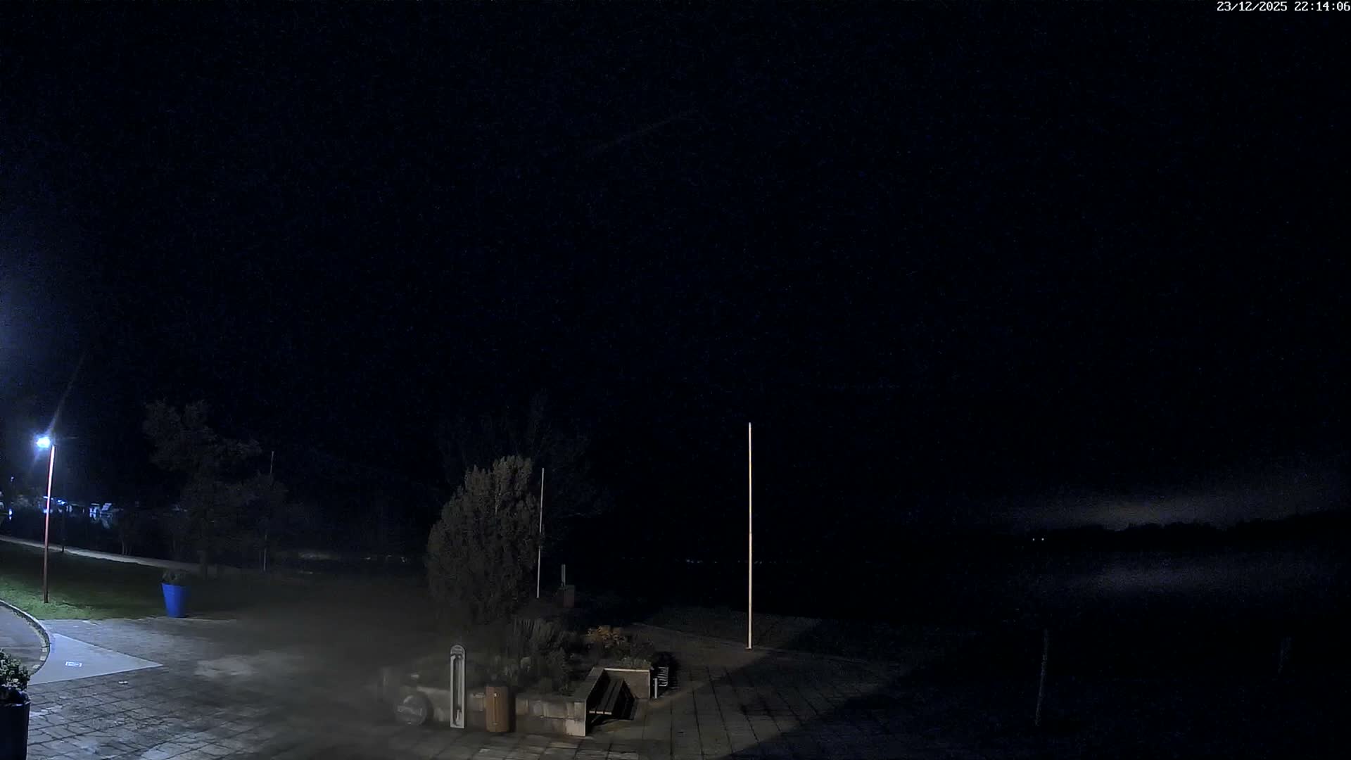 Montalieu-Vercieu, Vallée Bleue Base de Loisirs Leisure Park & Le Rhone River View Live Cam - Montalieu, Montalieu-Vercieu, La Tour-du-Pin, Isère, Auvergne-Rhône-Alpes, France