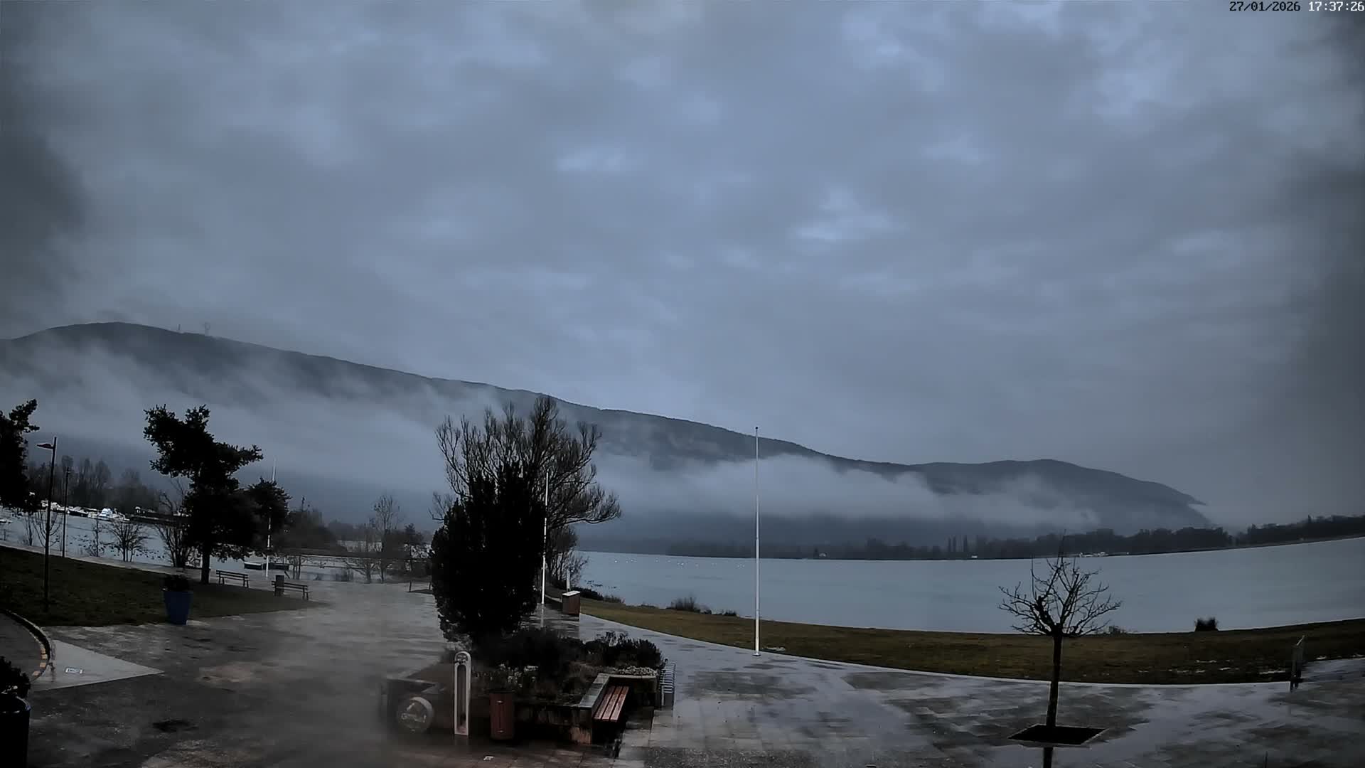 Montalieu-Vercieu, Vallée Bleue Base de Loisirs Leisure Park & Le Rhone River View Live Cam - Montalieu, Montalieu-Vercieu, La Tour-du-Pin, Isère, Auvergne-Rhône-Alpes, France