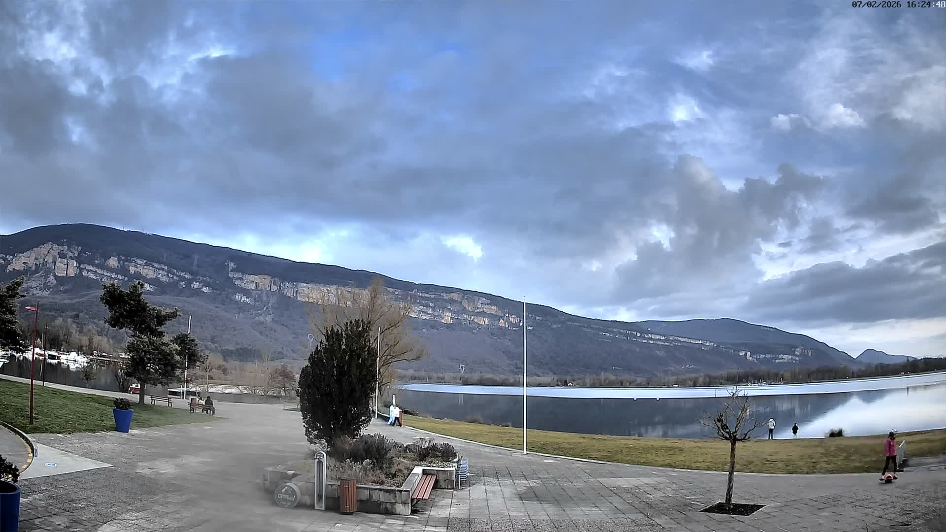 Montalieu-Vercieu, Vallée Bleue Base de Loisirs Leisure Park & Le Rhone River View Live Cam - Montalieu, Montalieu-Vercieu, La Tour-du-Pin, Isère, Auvergne-Rhône-Alpes, France