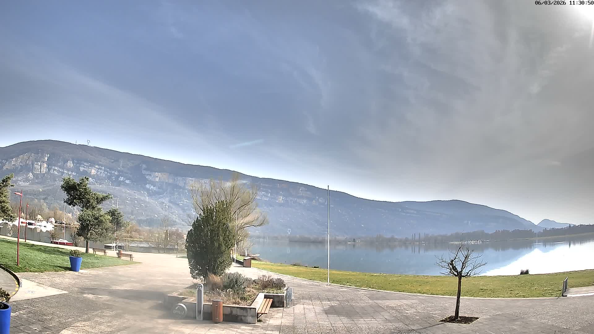 Montalieu-Vercieu, Vallée Bleue Base de Loisirs Leisure Park & Le Rhone River View Live Cam - Montalieu, Montalieu-Vercieu, La Tour-du-Pin, Isère, Auvergne-Rhône-Alpes, France