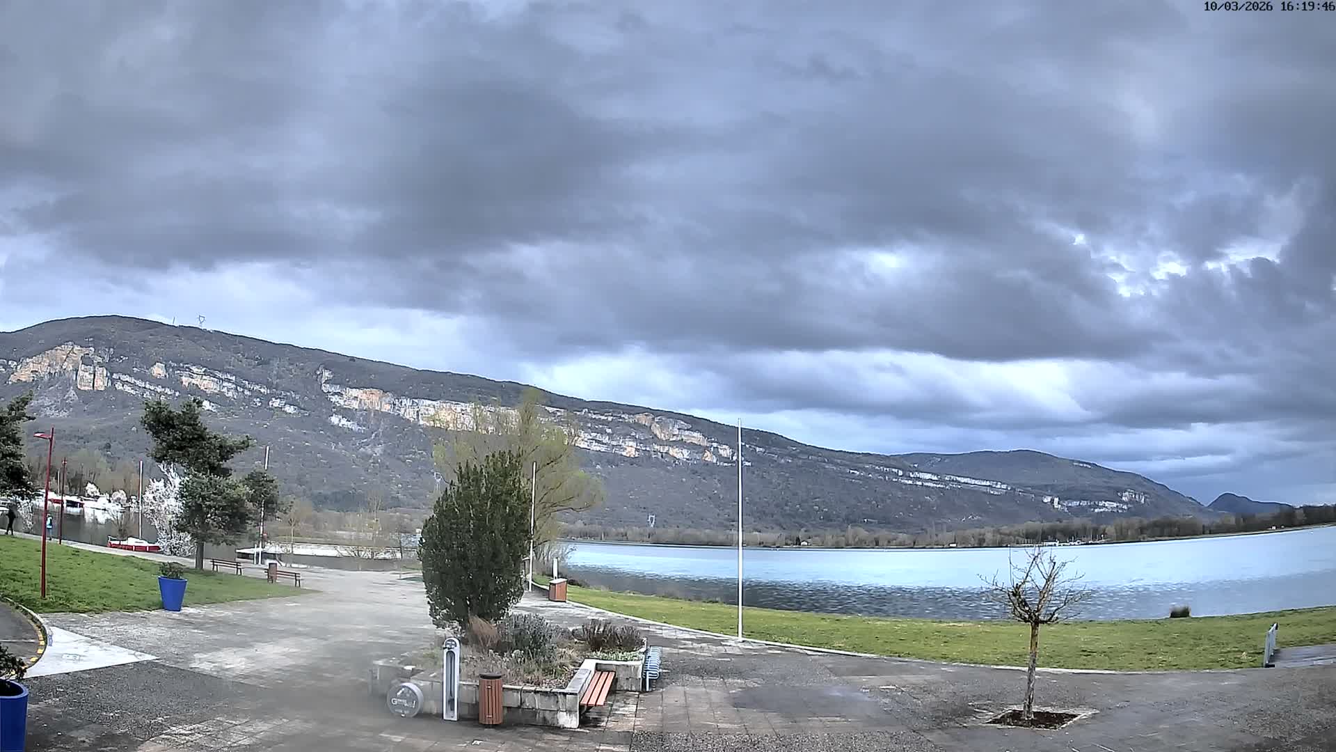 Montalieu-Vercieu, Vallée Bleue Base de Loisirs Leisure Park & Le Rhone River View Live Cam - Montalieu, Montalieu-Vercieu, La Tour-du-Pin, Isère, Auvergne-Rhône-Alpes, France