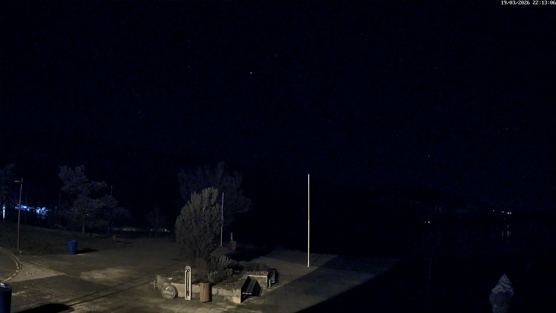 Montalieu-Vercieu, Vallée Bleue Base de Loisirs Leisure Park & Le Rhone River View Live Cam - Montalieu, Montalieu-Vercieu, La Tour-du-Pin, Isère, Auvergne-Rhône-Alpes, France