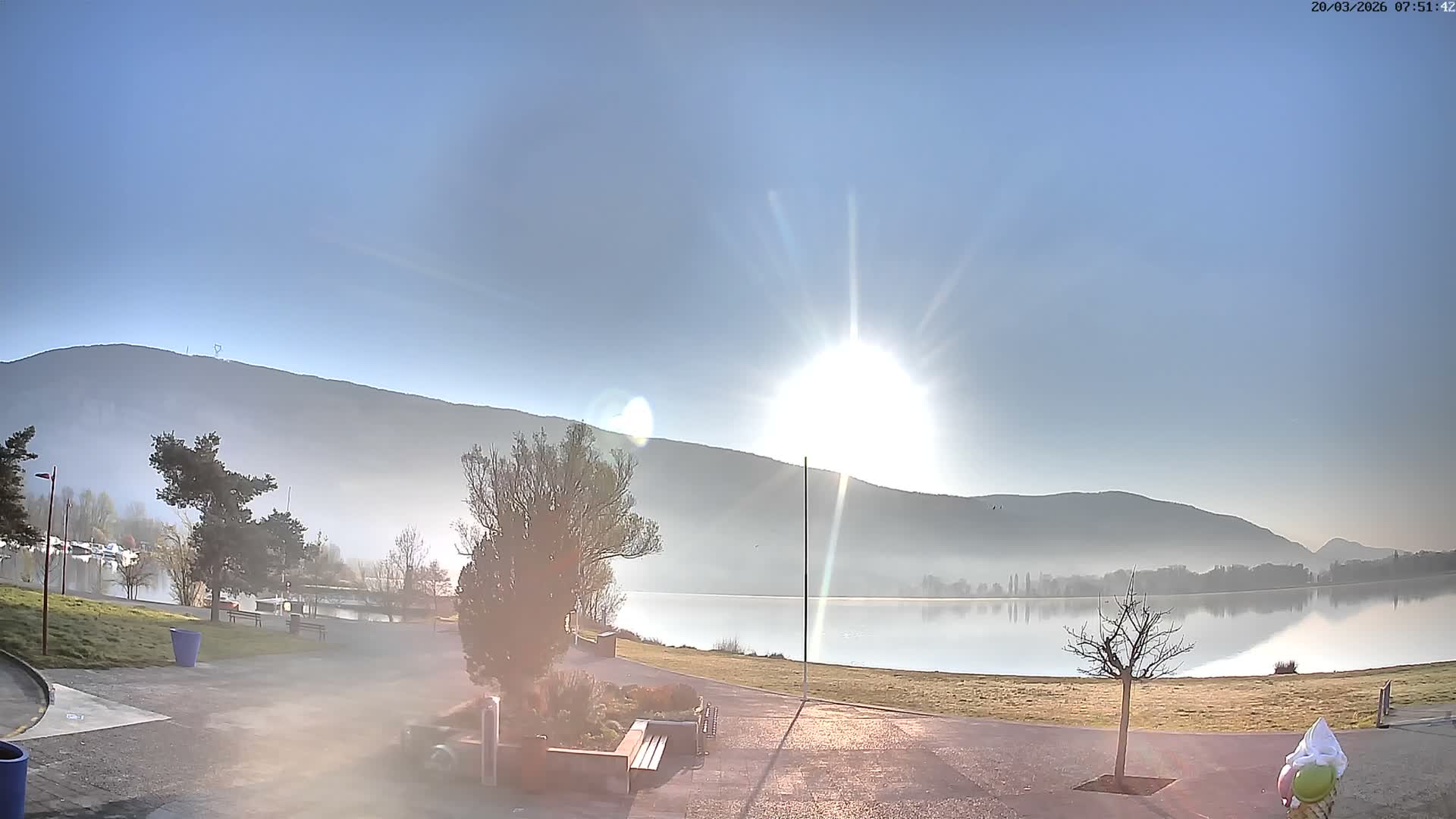 Montalieu-Vercieu, Vallée Bleue Base de Loisirs Leisure Park & Le Rhone River View Live Cam - Montalieu, Montalieu-Vercieu, La Tour-du-Pin, Isère, Auvergne-Rhône-Alpes, France