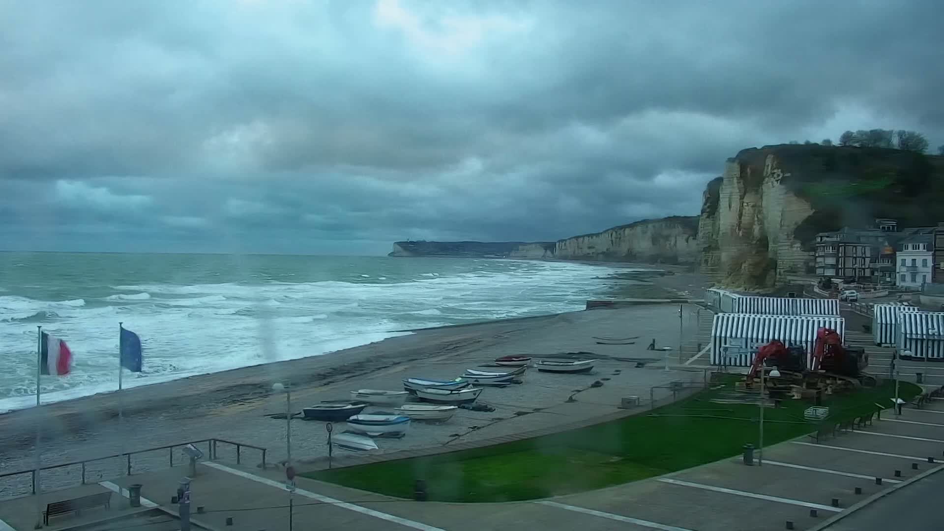 Yport Village & Plage Yport Beach Live Cam - Yport, Le Havre, Seine-Maritime, Normandie, France