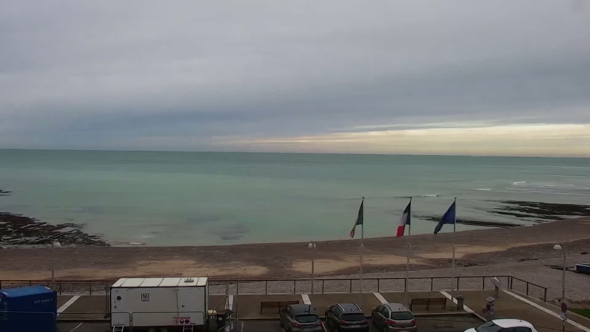 Yport Village & Plage Yport Beach Live Cam - Yport, Le Havre, Seine-Maritime, Normandie, France