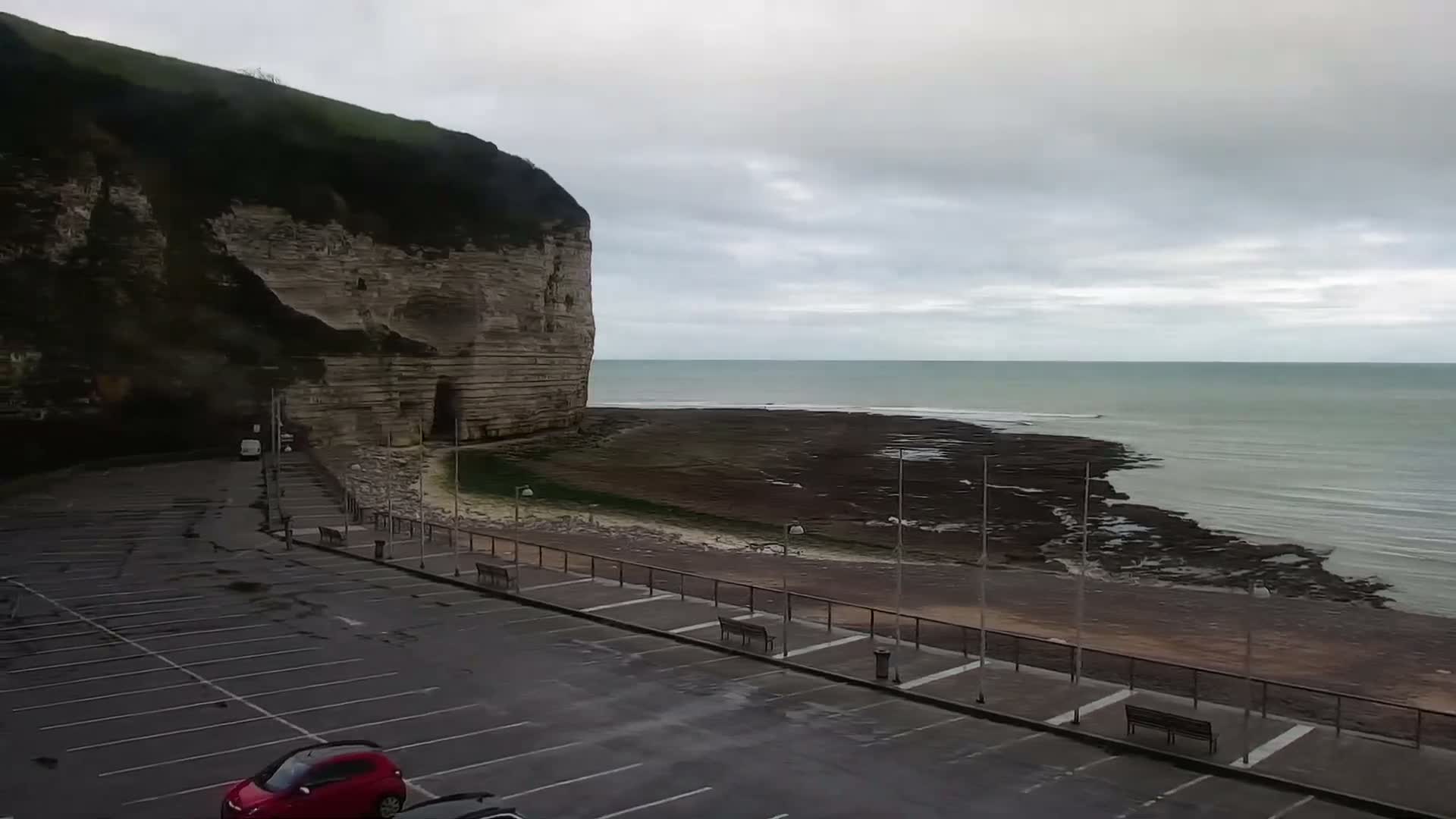 Yport Village & Plage Yport Beach Live Cam - Yport, Le Havre, Seine-Maritime, Normandie, France