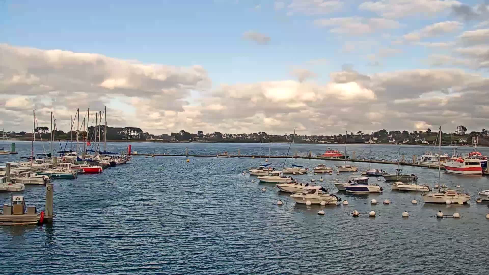 Landeda, Port de l'Aber Wrac'h Marine Live Cam - L'Aber Wrac'h, Landéda, Brest, Finistere, Bretagne, France