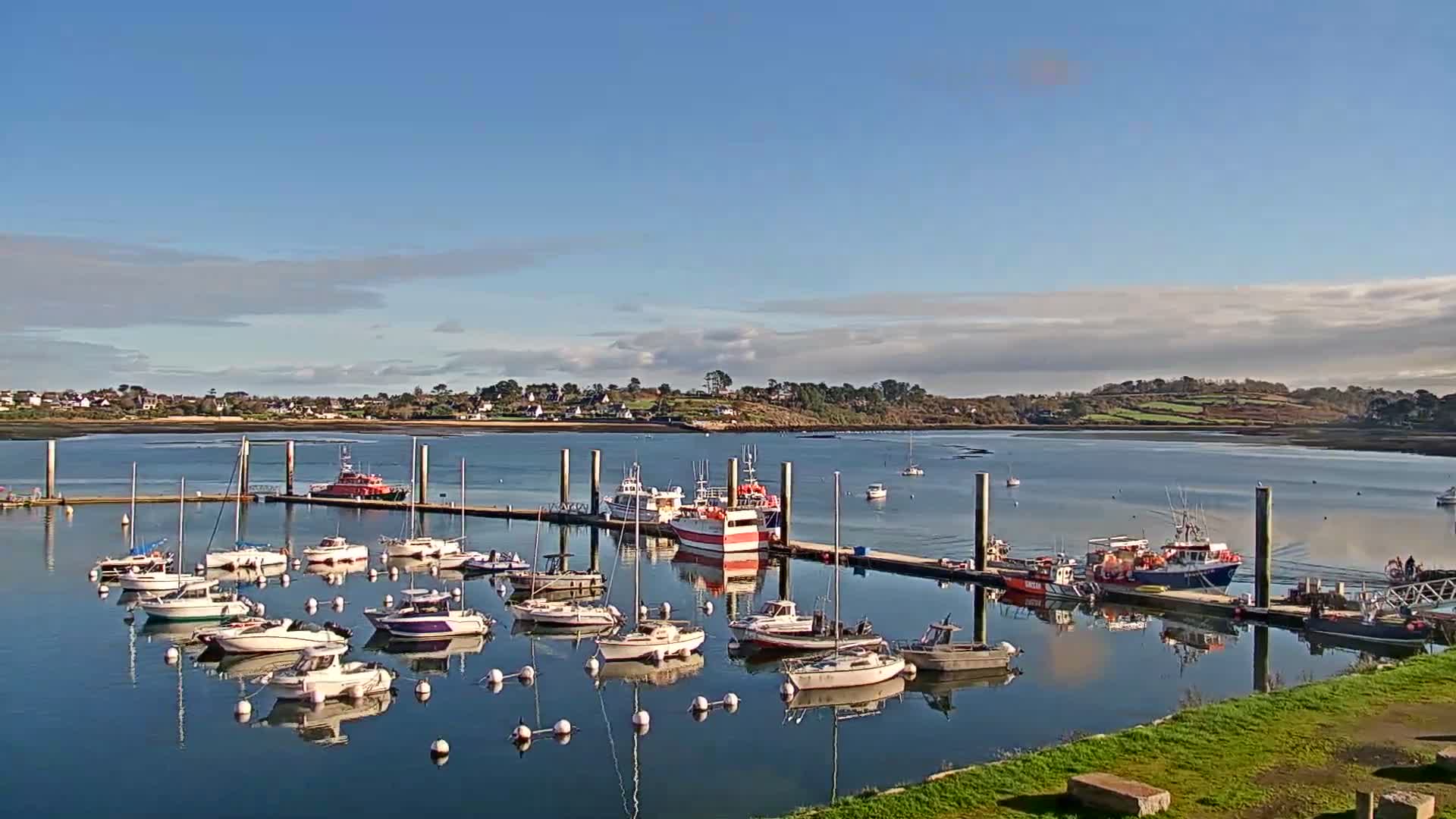 Landeda, Port de l'Aber Wrac'h Marine Live Cam - L'Aber Wrac'h, Landéda, Brest, Finistere, Bretagne, France