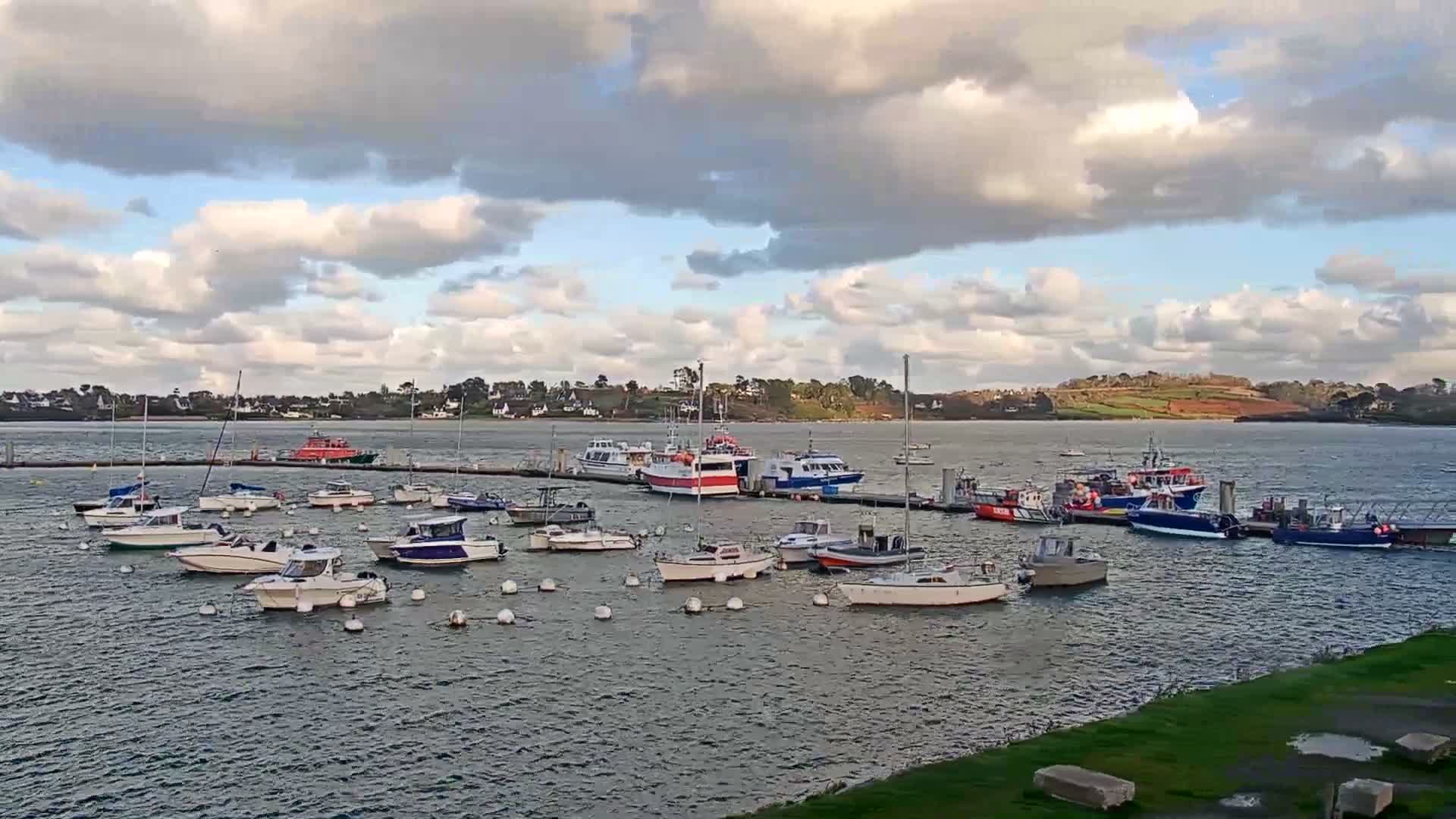 Landeda, Port de l'Aber Wrac'h Marine Live Cam - L'Aber Wrac'h, Landéda, Brest, Finistere, Bretagne, France