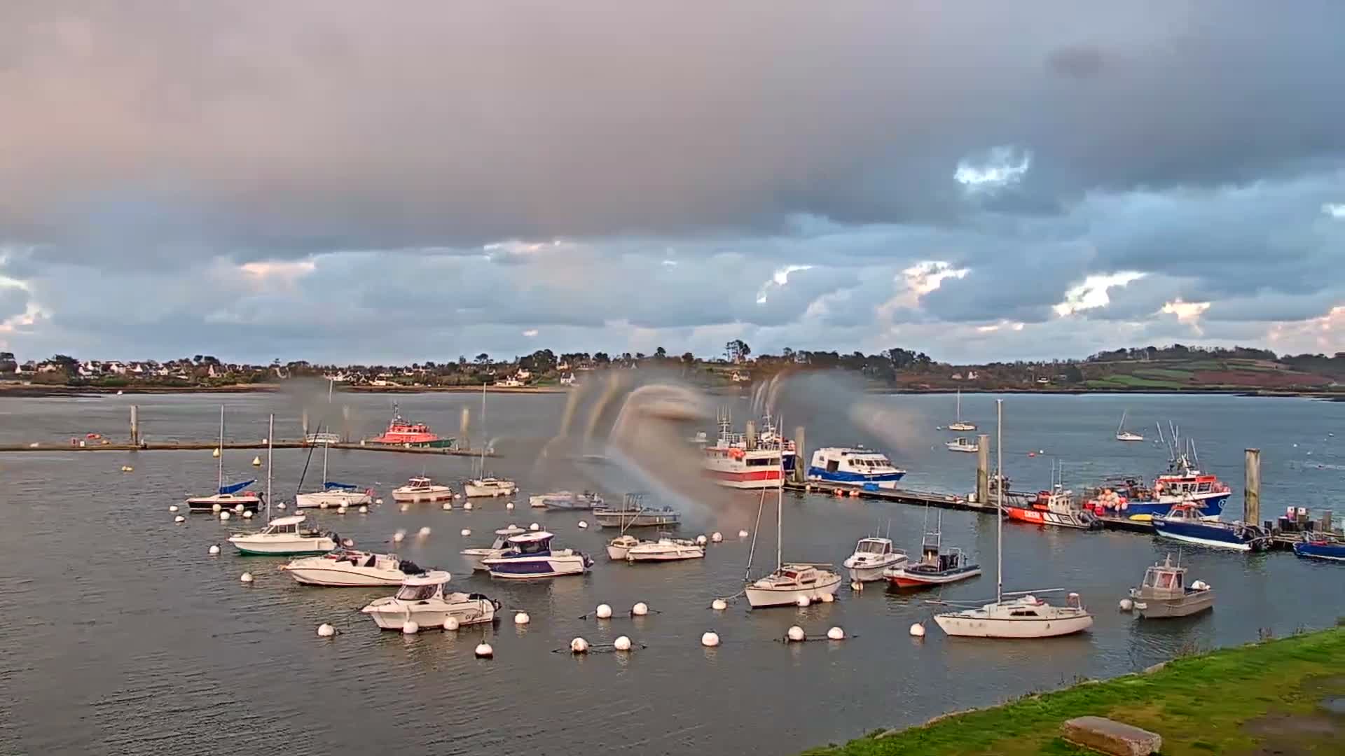 Landeda, Port de l'Aber Wrac'h Marine Live Cam - L'Aber Wrac'h, Landéda, Brest, Finistere, Bretagne, France