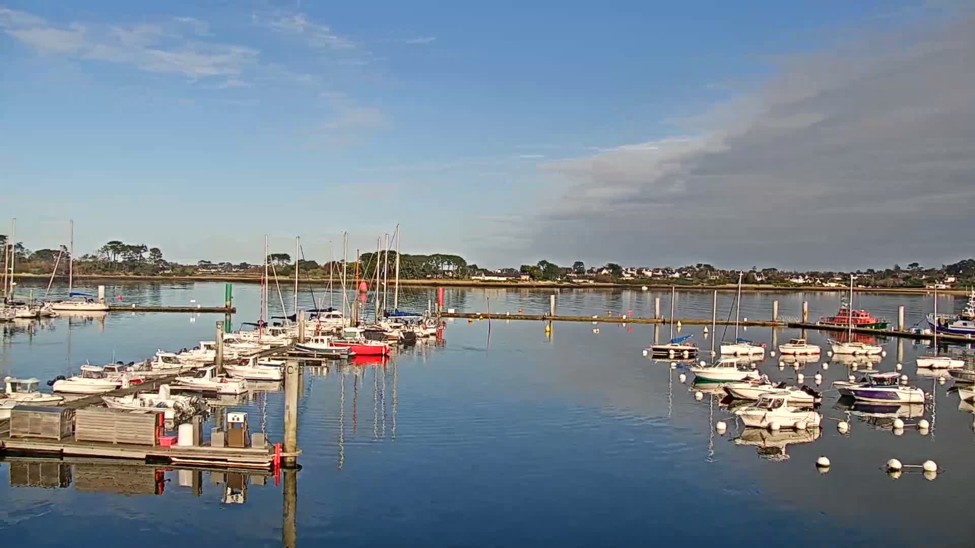 Landeda, Port de l'Aber Wrac'h Marine Live Cam - L'Aber Wrac'h, Landéda, Brest, Finistere, Bretagne, France