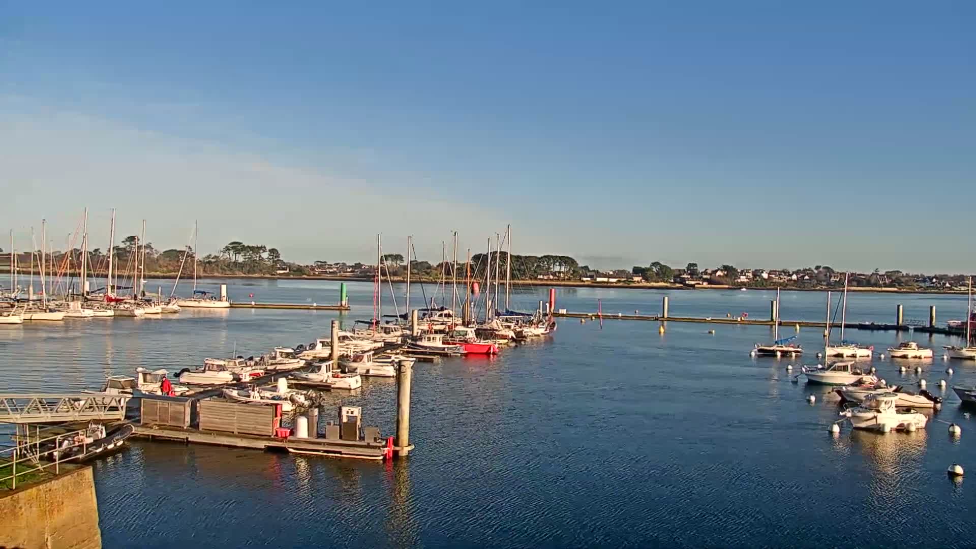 Landeda, Port de l'Aber Wrac'h Marine Live Cam - L'Aber Wrac'h, Landéda, Brest, Finistere, Bretagne, France