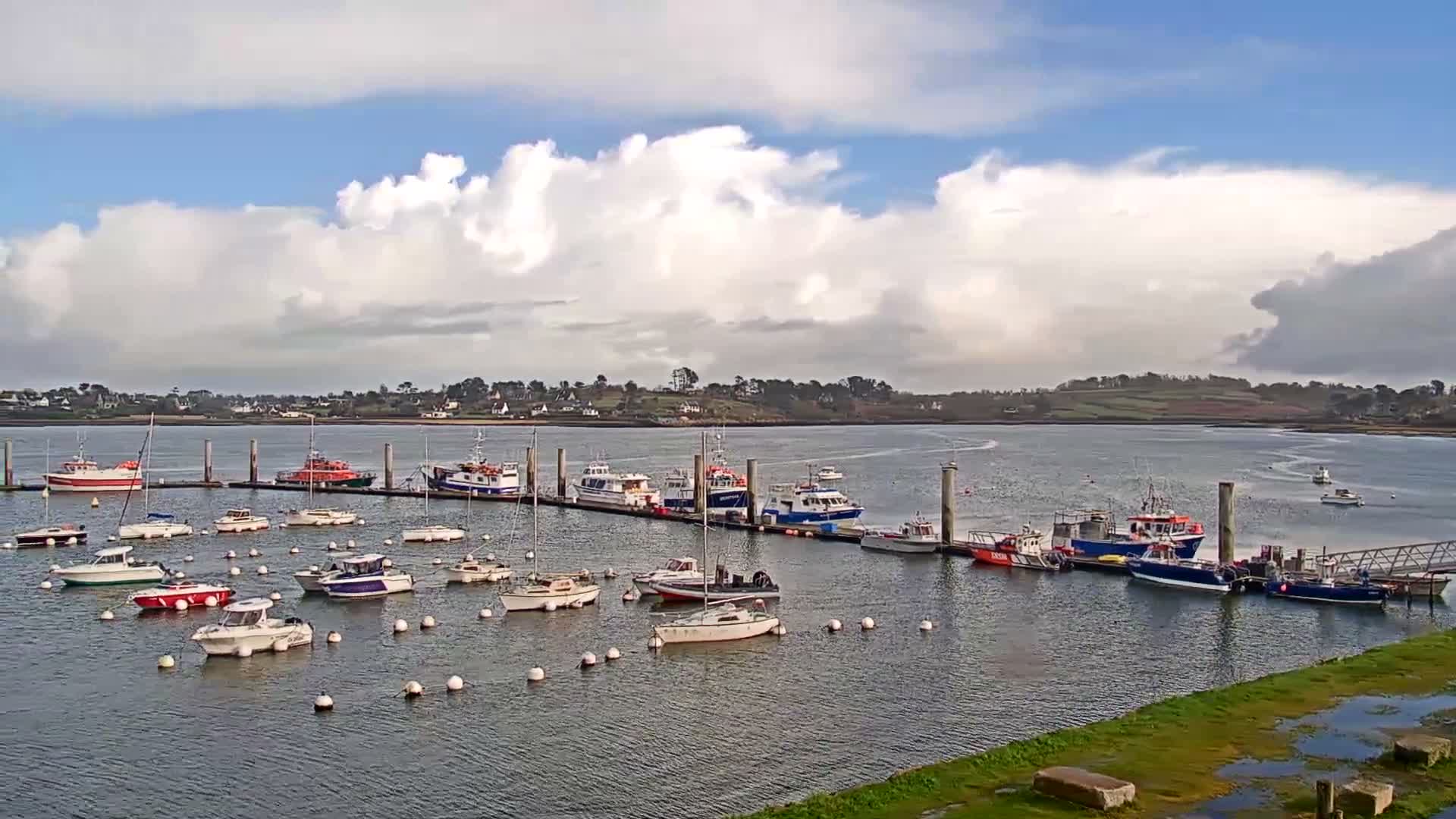 Landeda, Port de l'Aber Wrac'h Marine Live Cam - L'Aber Wrac'h, Landéda, Brest, Finistere, Bretagne, France