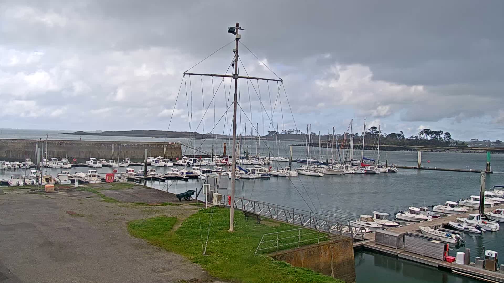 Landeda, Port de l'Aber Wrac'h Marine Live Cam - L'Aber Wrac'h, Landéda, Brest, Finistere, Bretagne, France