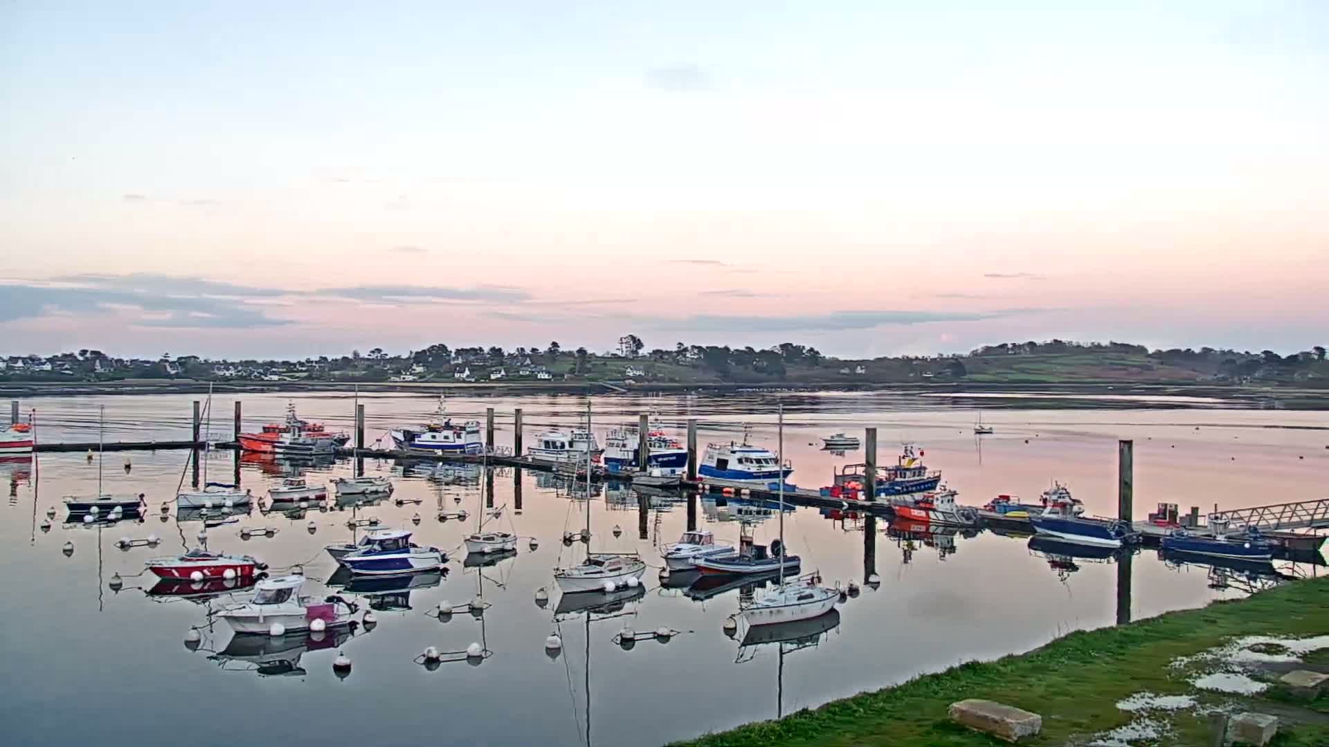 Landeda, Port de l'Aber Wrac'h Marine Live Cam - L'Aber Wrac'h, Landéda, Brest, Finistere, Bretagne, France