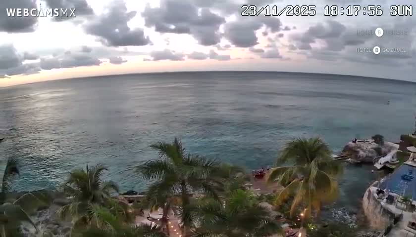 Cozumel Hotel B and Hotel Unique Coast Live Cam - Zona Hotelera Sur, San Mugiel de Cozumel, Municipio de Cozumel, Quintana Roo, Mexico