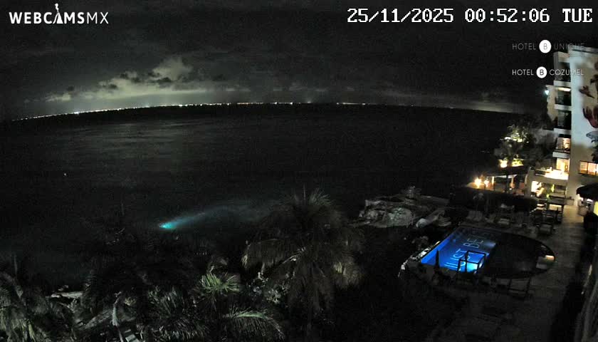 Cozumel Hotel B and Hotel Unique Coast Live Cam - Zona Hotelera Sur, San Mugiel de Cozumel, Municipio de Cozumel, Quintana Roo, Mexico