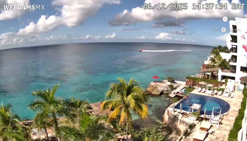 Cozumel Hotel B and Hotel Unique Coast Live Cam - Zona Hotelera Sur, San Mugiel de Cozumel, Municipio de Cozumel, Quintana Roo, Mexico