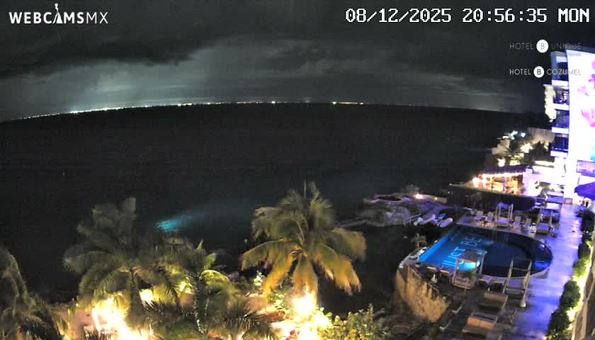 Cozumel Hotel B and Hotel Unique Coast Live Cam - Zona Hotelera Sur, San Mugiel de Cozumel, Municipio de Cozumel, Quintana Roo, Mexico