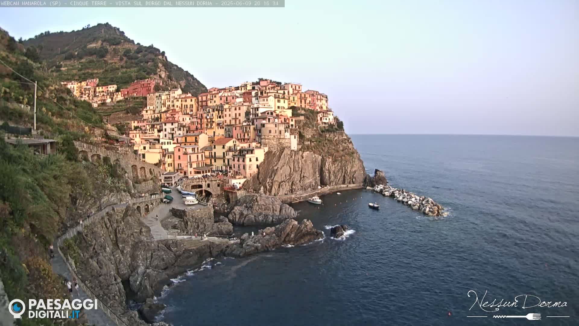 Manarola City Live Cam - La Spezia, Linguria, Italy