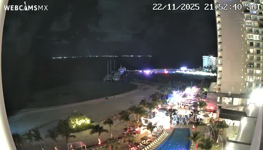 Cancun, Playa Juanito & Isla Mujeres Garrafon/Dolphin Discovery Ferry Live Cam - Zona Hotelera, Cancún, Quintana Roo, Mexico