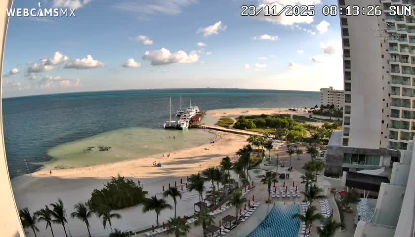 Cancun, Playa Juanito & Isla Mujeres Garrafon/Dolphin Discovery Ferry Live Cam - Zona Hotelera, Cancún, Quintana Roo, Mexico