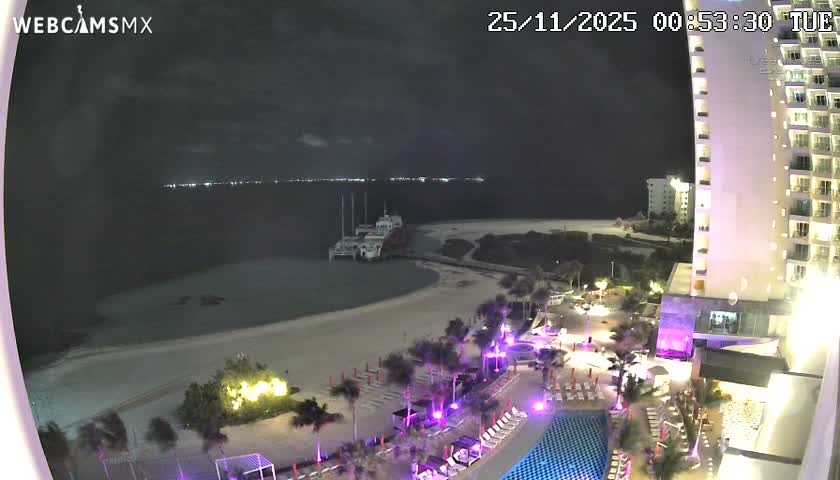Cancun, Playa Juanito & Isla Mujeres Garrafon/Dolphin Discovery Ferry Live Cam - Zona Hotelera, Cancún, Quintana Roo, Mexico