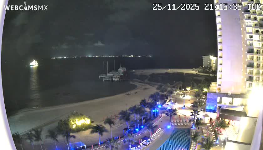 Cancun, Playa Juanito & Isla Mujeres Garrafon/Dolphin Discovery Ferry Live Cam - Zona Hotelera, Cancún, Quintana Roo, Mexico