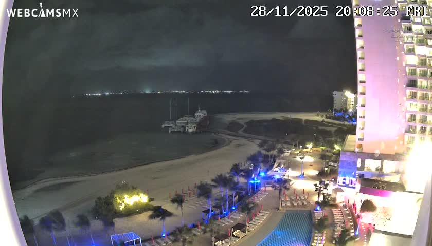 Cancun, Playa Juanito & Isla Mujeres Garrafon/Dolphin Discovery Ferry Live Cam - Zona Hotelera, Cancún, Quintana Roo, Mexico