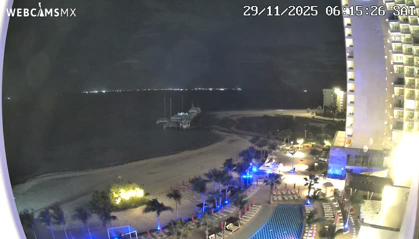 Cancun, Playa Juanito & Isla Mujeres Garrafon/Dolphin Discovery Ferry Live Cam - Zona Hotelera, Cancún, Quintana Roo, Mexico