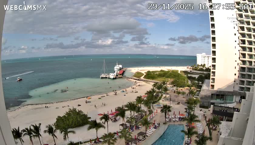 Cancun, Playa Juanito & Isla Mujeres Garrafon/Dolphin Discovery Ferry Live Cam - Zona Hotelera, Cancún, Quintana Roo, Mexico