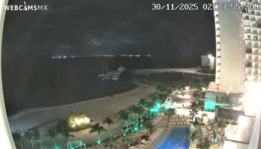 Cancun, Playa Juanito & Isla Mujeres Garrafon/Dolphin Discovery Ferry Live Cam - Zona Hotelera, Cancún, Quintana Roo, Mexico