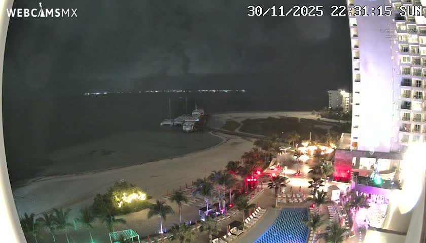 Cancun, Playa Juanito & Isla Mujeres Garrafon/Dolphin Discovery Ferry Live Cam - Zona Hotelera, Cancún, Quintana Roo, Mexico
