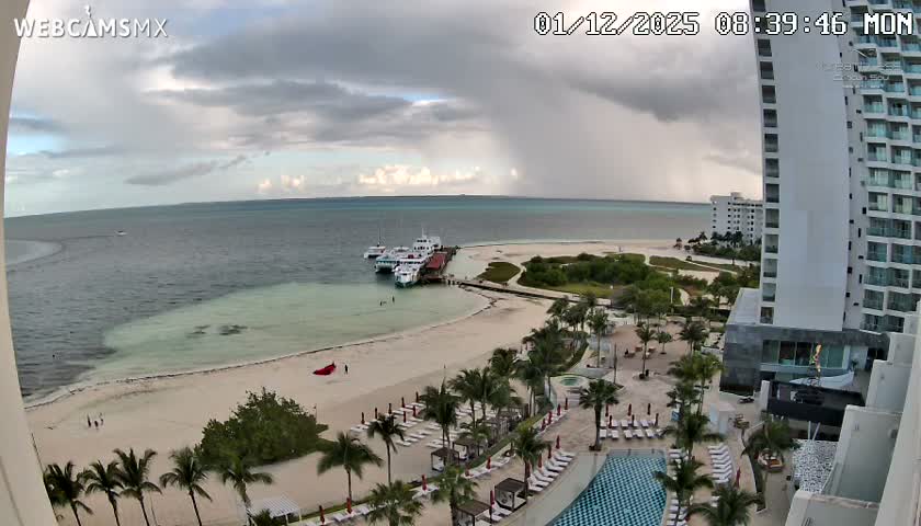 Cancun, Playa Juanito & Isla Mujeres Garrafon/Dolphin Discovery Ferry Live Cam - Zona Hotelera, Cancún, Quintana Roo, Mexico
