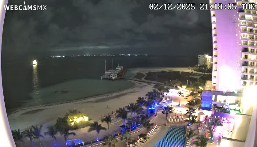 Cancun, Playa Juanito & Isla Mujeres Garrafon/Dolphin Discovery Ferry Live Cam - Zona Hotelera, Cancún, Quintana Roo, Mexico