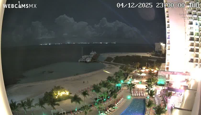 Cancun, Playa Juanito & Isla Mujeres Garrafon/Dolphin Discovery Ferry Live Cam - Zona Hotelera, Cancún, Quintana Roo, Mexico