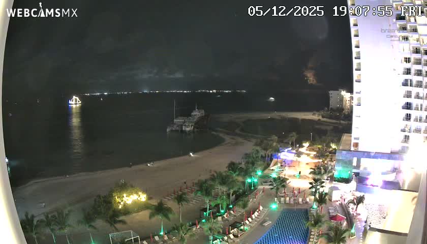 Cancun, Playa Juanito & Isla Mujeres Garrafon/Dolphin Discovery Ferry Live Cam - Zona Hotelera, Cancún, Quintana Roo, Mexico