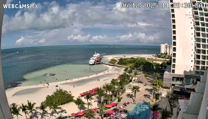 Cancun, Playa Juanito & Isla Mujeres Garrafon/Dolphin Discovery Ferry Live Cam - Zona Hotelera, Cancún, Quintana Roo, Mexico