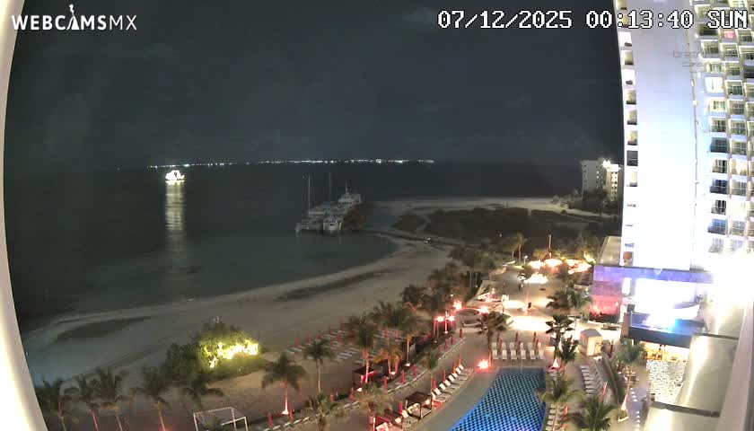Cancun, Playa Juanito & Isla Mujeres Garrafon/Dolphin Discovery Ferry Live Cam - Zona Hotelera, Cancún, Quintana Roo, Mexico