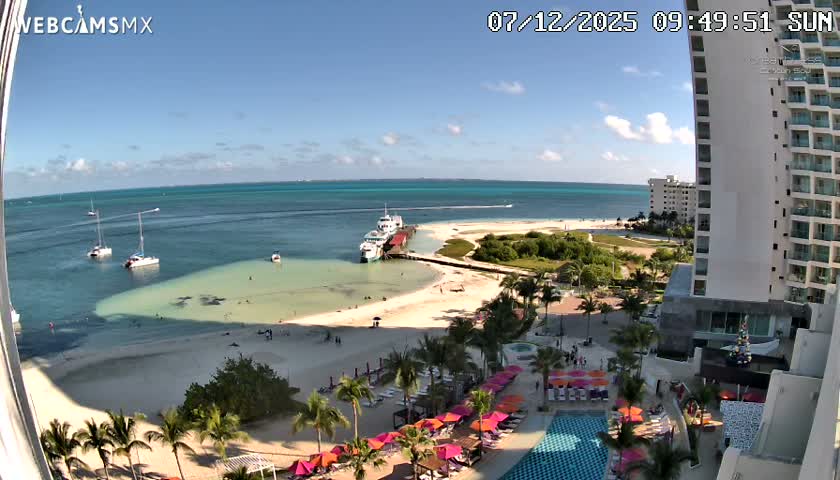 Cancun, Playa Juanito & Isla Mujeres Garrafon/Dolphin Discovery Ferry Live Cam - Zona Hotelera, Cancún, Quintana Roo, Mexico