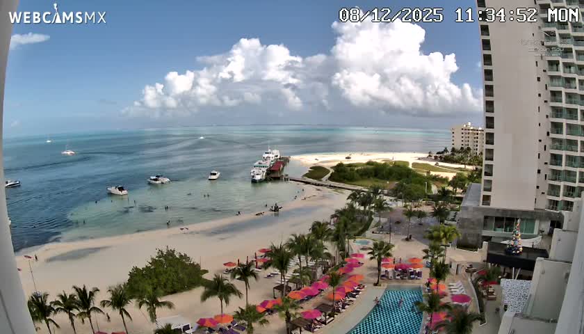 Cancun, Playa Juanito & Isla Mujeres Garrafon/Dolphin Discovery Ferry Live Cam - Zona Hotelera, Cancún, Quintana Roo, Mexico