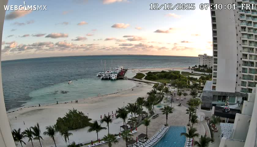 Cancun, Playa Juanito & Isla Mujeres Garrafon/Dolphin Discovery Ferry Live Cam - Zona Hotelera, Cancún, Quintana Roo, Mexico