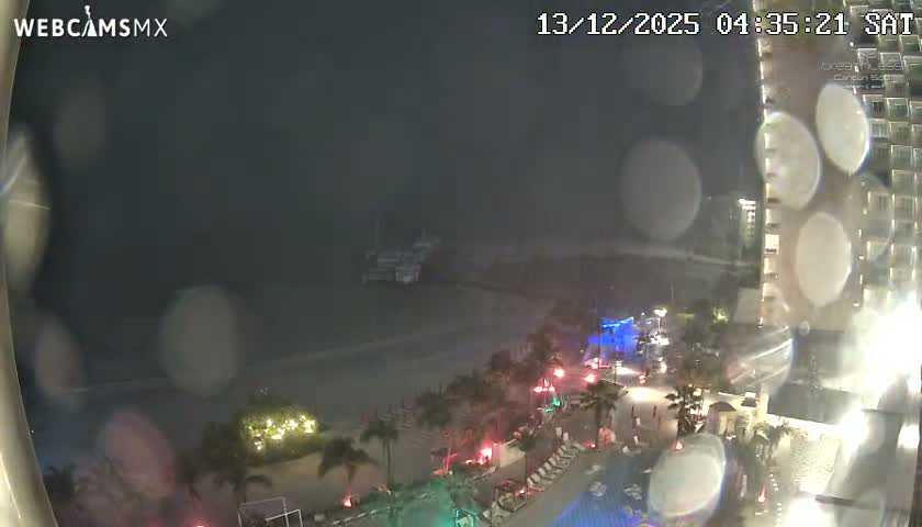 Cancun, Playa Juanito & Isla Mujeres Garrafon/Dolphin Discovery Ferry Live Cam - Zona Hotelera, Cancún, Quintana Roo, Mexico