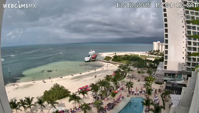 Cancun, Playa Juanito & Isla Mujeres Garrafon/Dolphin Discovery Ferry Live Cam - Zona Hotelera, Cancún, Quintana Roo, Mexico