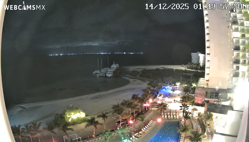 Cancun, Playa Juanito & Isla Mujeres Garrafon/Dolphin Discovery Ferry Live Cam - Zona Hotelera, Cancún, Quintana Roo, Mexico