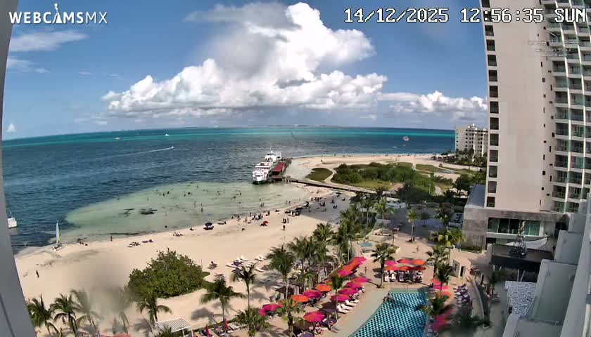 Cancun, Playa Juanito & Isla Mujeres Garrafon/Dolphin Discovery Ferry Live Cam - Zona Hotelera, Cancún, Quintana Roo, Mexico